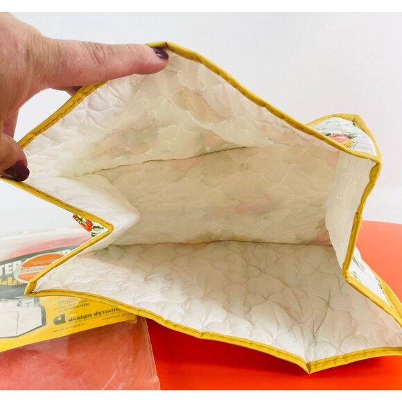 Vintage 70s toaster cover, yellow quilted vinyl, veggie print, 2 slices toasters - Picture 4 of 8